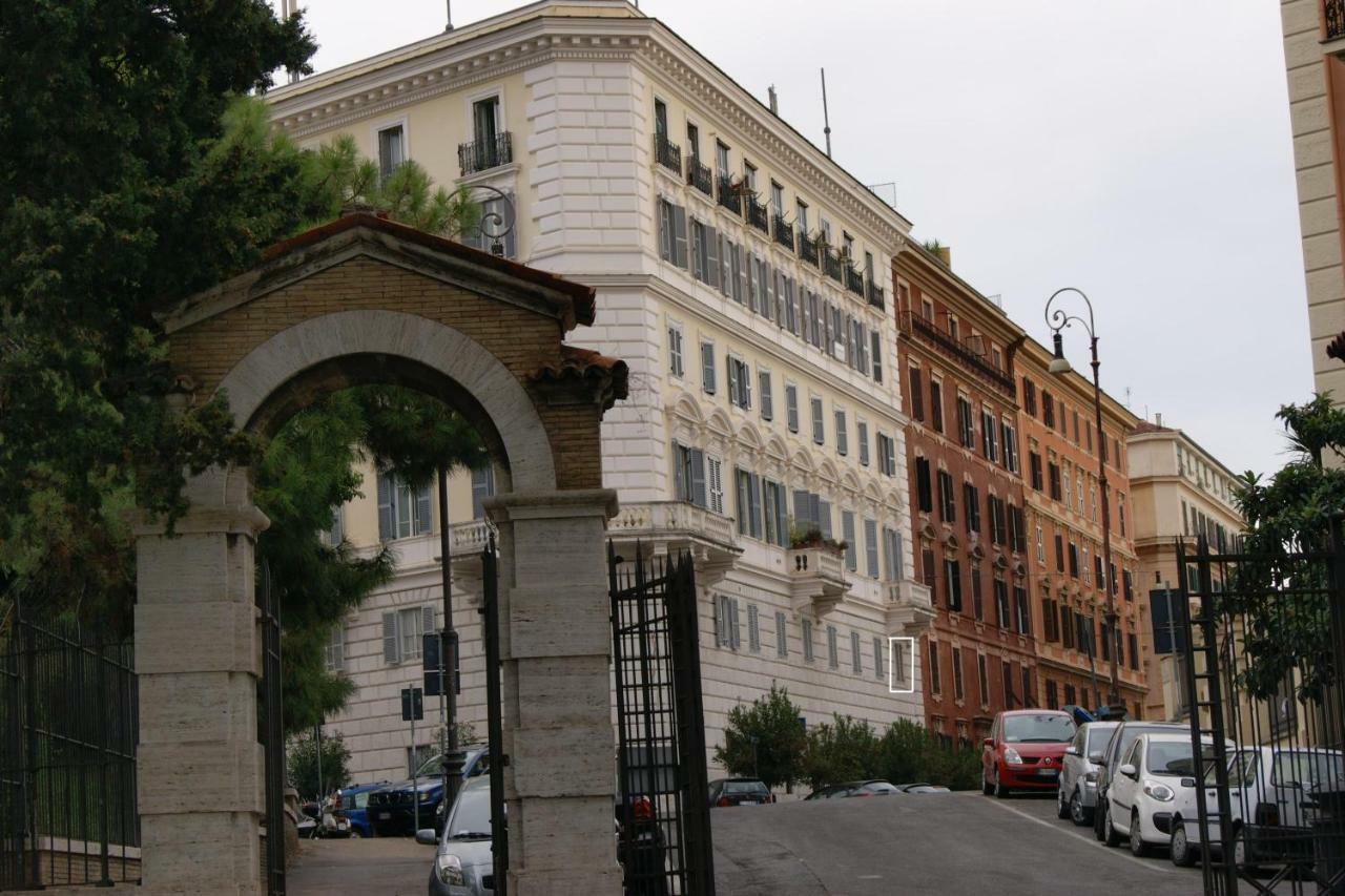 Tatusa Al Colosseo Рим Екстериор снимка